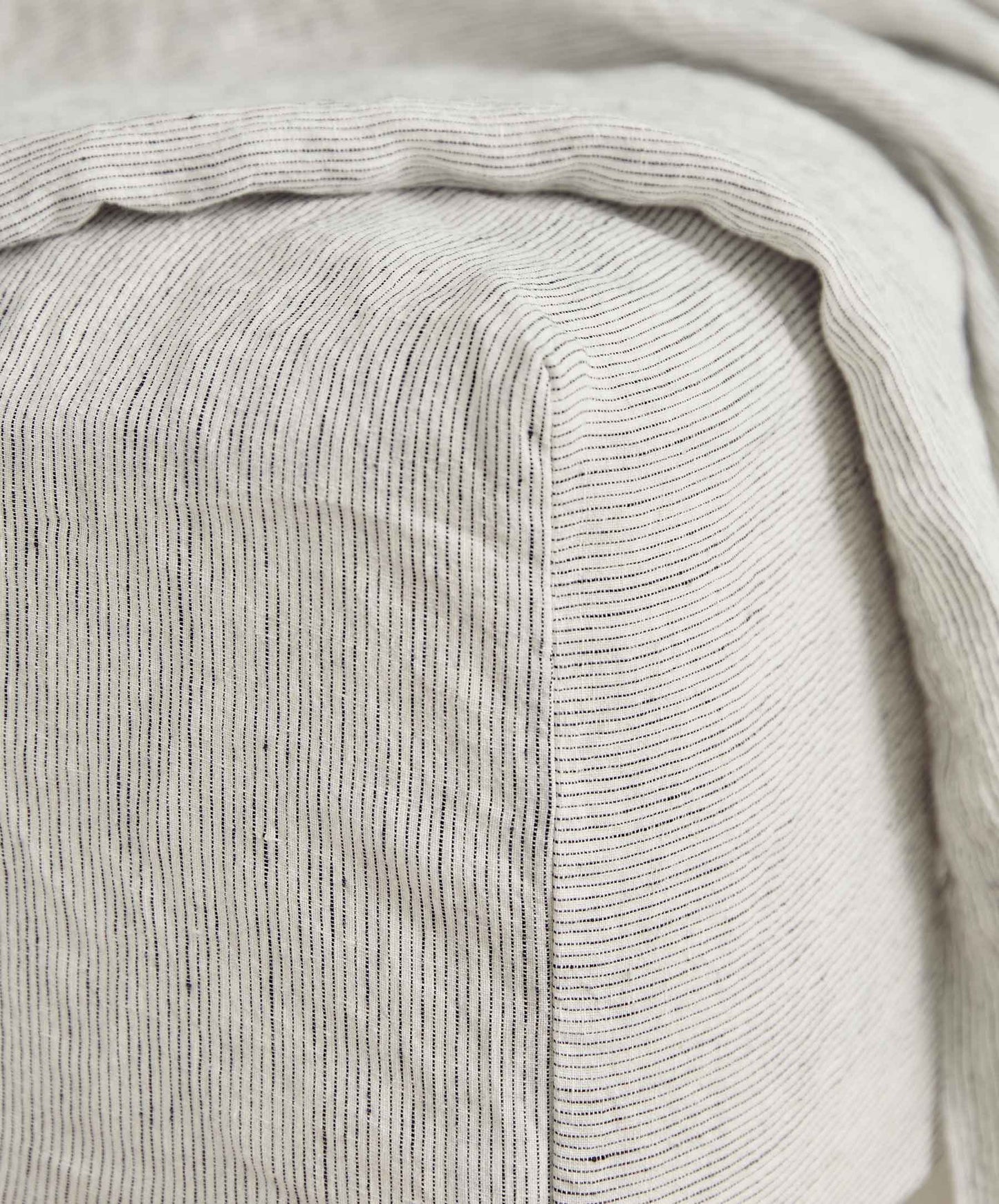 Drap-housse en lin à fines rayures