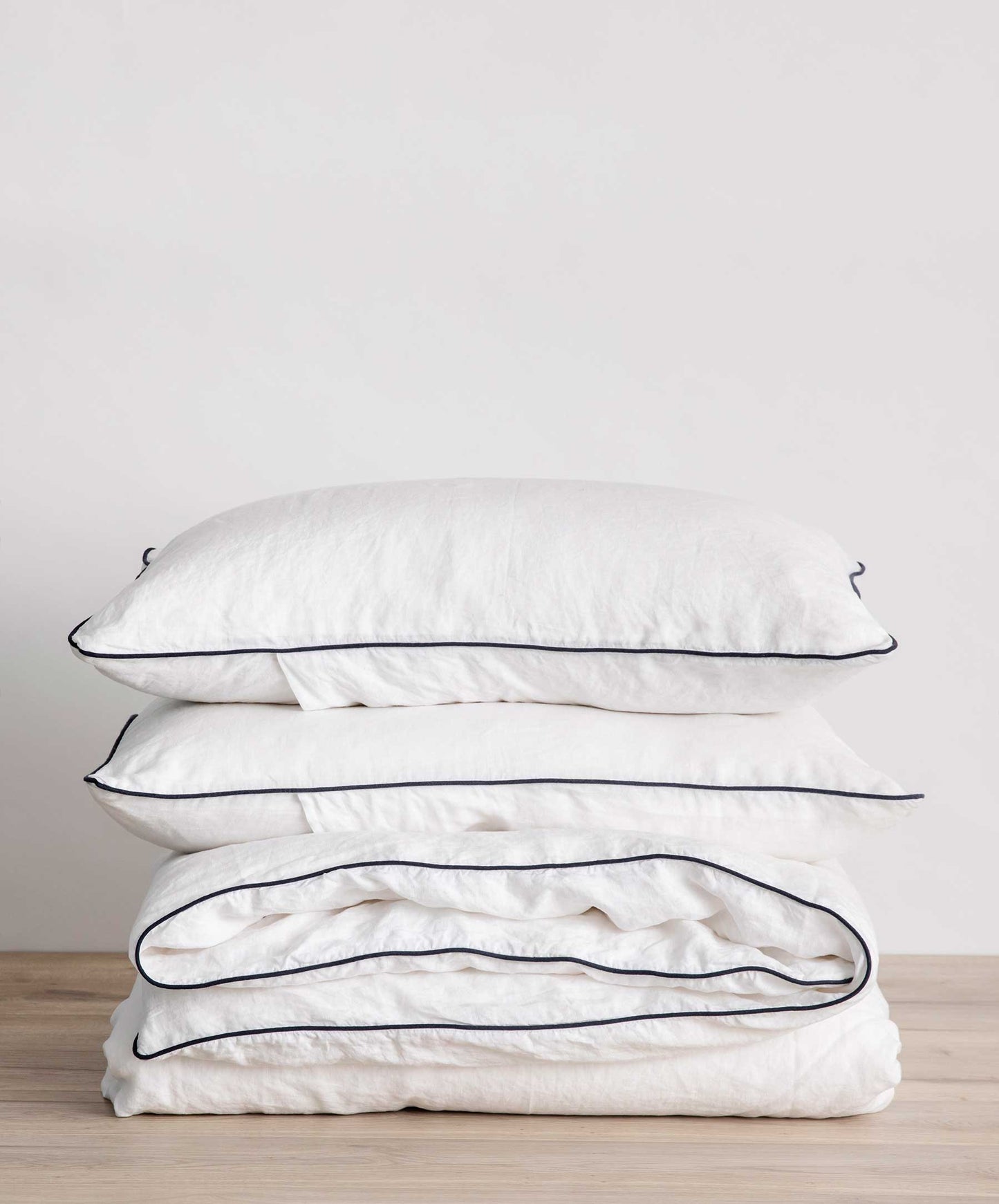 Parure de lit en lin passepoilé - Blanc et bleu marine